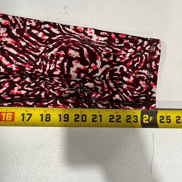 Under Armour Heatgear Black Rose Printed Capri Workout Womens Size Large - Picture 6 of 7